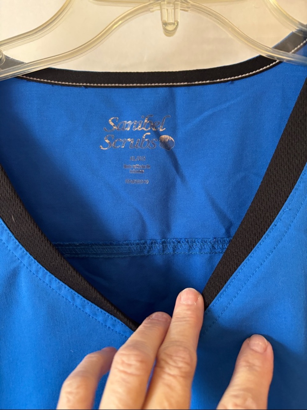 Unbranded Women's V-Neck Scrub Top in Royal Blue with Black Panels - Picture 5 of 7